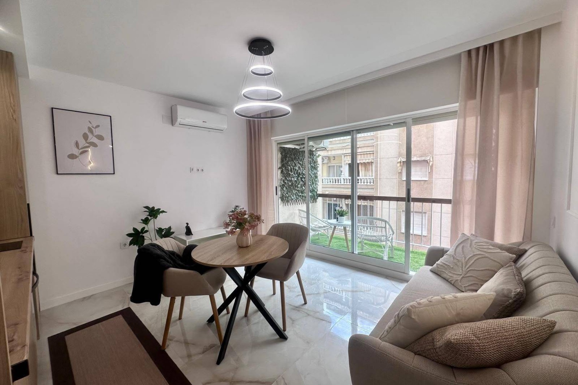Brukt - Apartment -
Torrevieja - Estacion De Autobuses