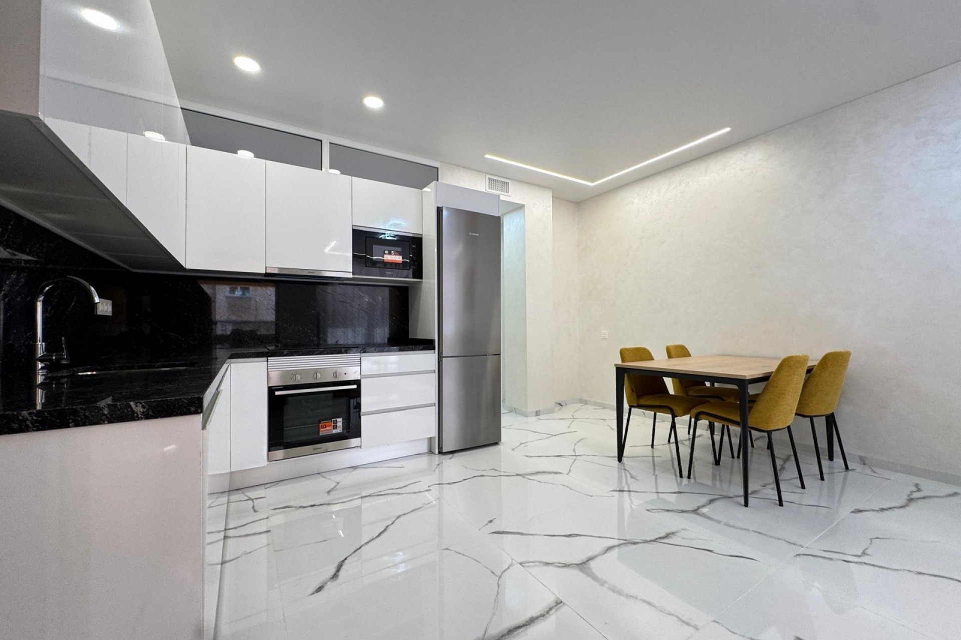 Brukt - Apartment -
Torrevieja - Estacion De Autobuses