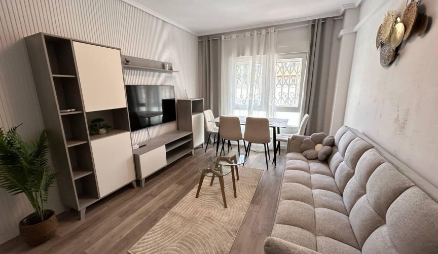 Brukt - Apartment -
Torrevieja - Estacion De Autobuses