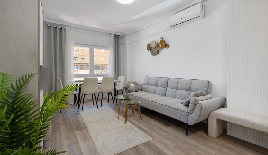 Brukt - Apartment -
Torrevieja - Estacion De Autobuses