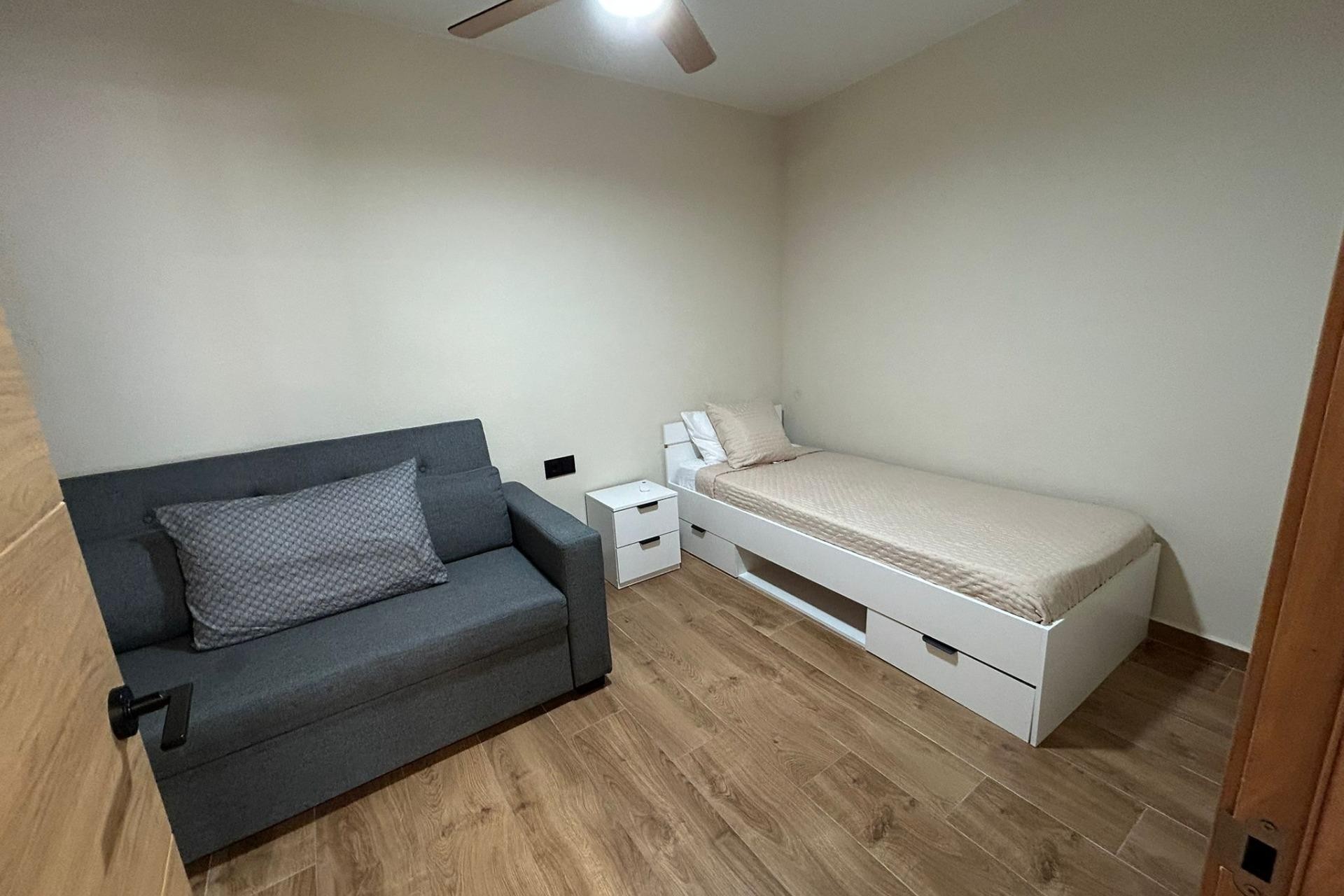 Brukt - Apartment -
Torrevieja - Estacion De Autobuses