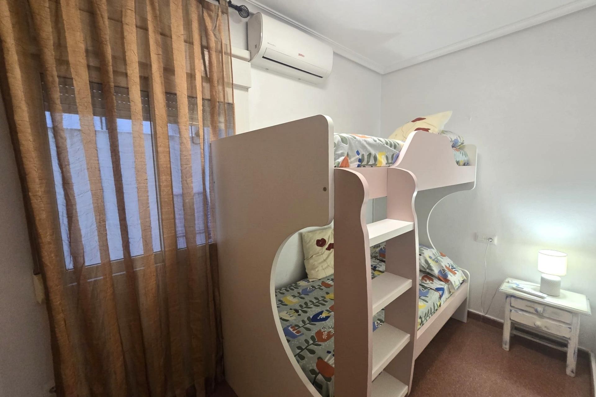 Brukt - Apartment -
Torrevieja - Las Piscinas Naturales