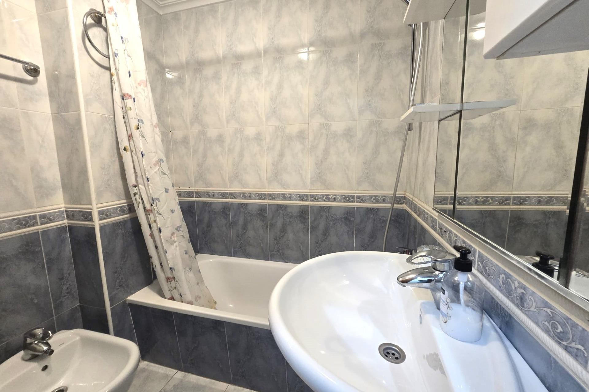 Brukt - Apartment -
Torrevieja - Las Piscinas Naturales