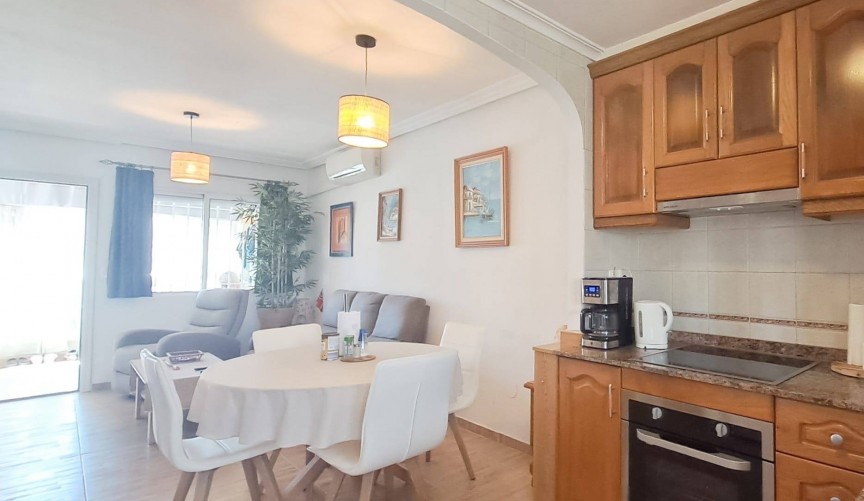 Brukt - Apartment -
Torrevieja - Parque Acuático - Sector 25