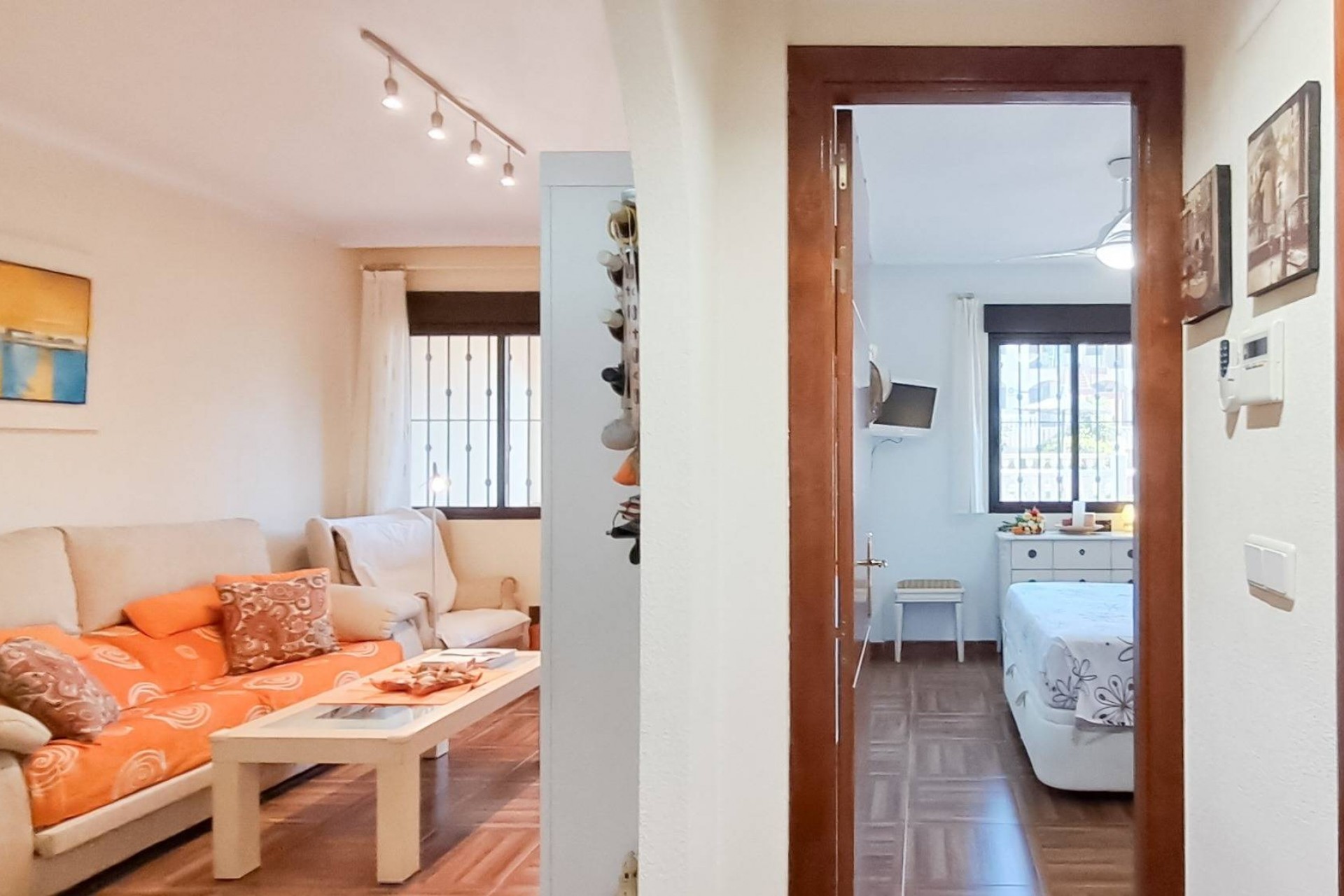 Brukt - Apartment -
Torrevieja - Parque Acuático - Sector 25