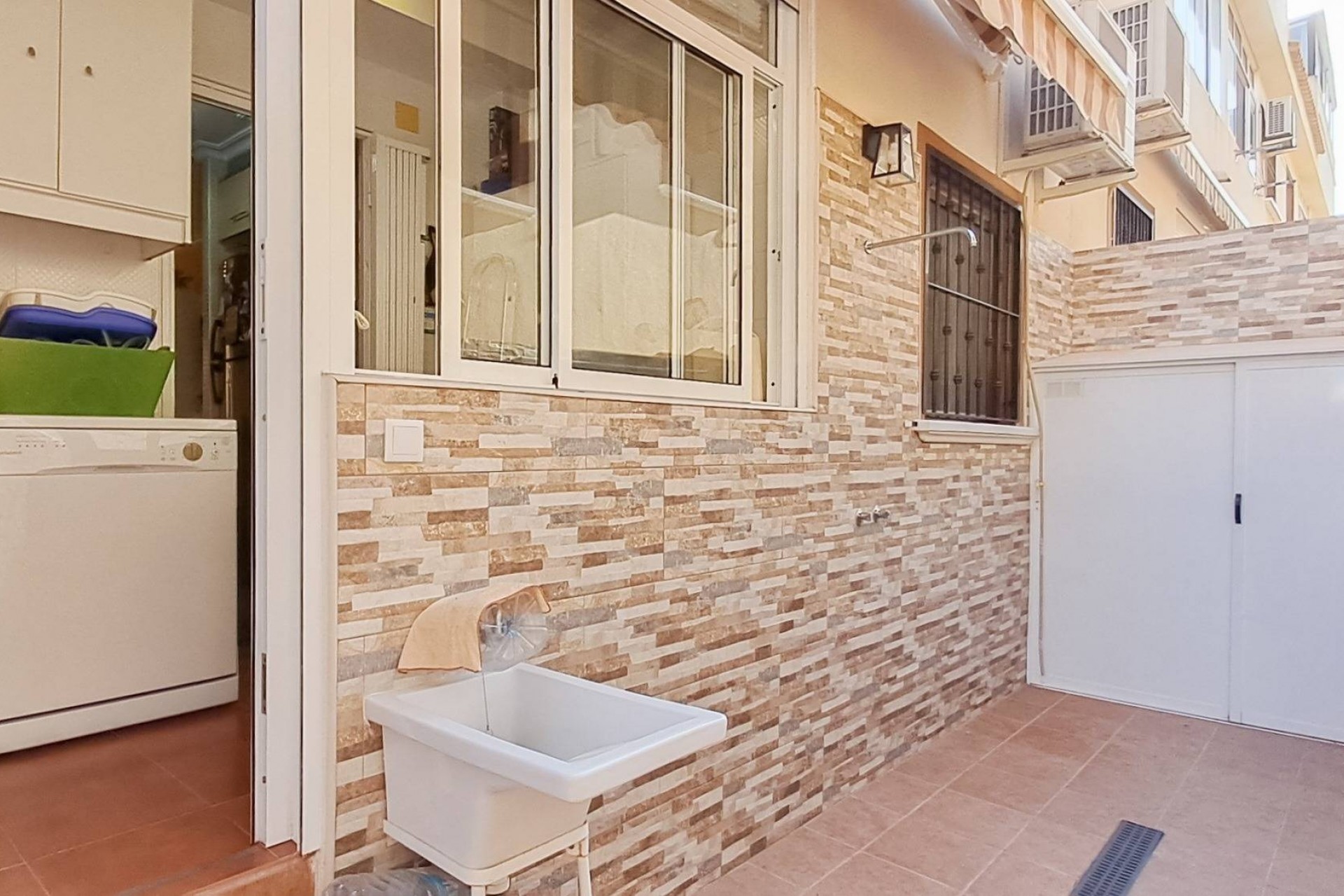 Brukt - Apartment -
Torrevieja - Parque Acuático - Sector 25