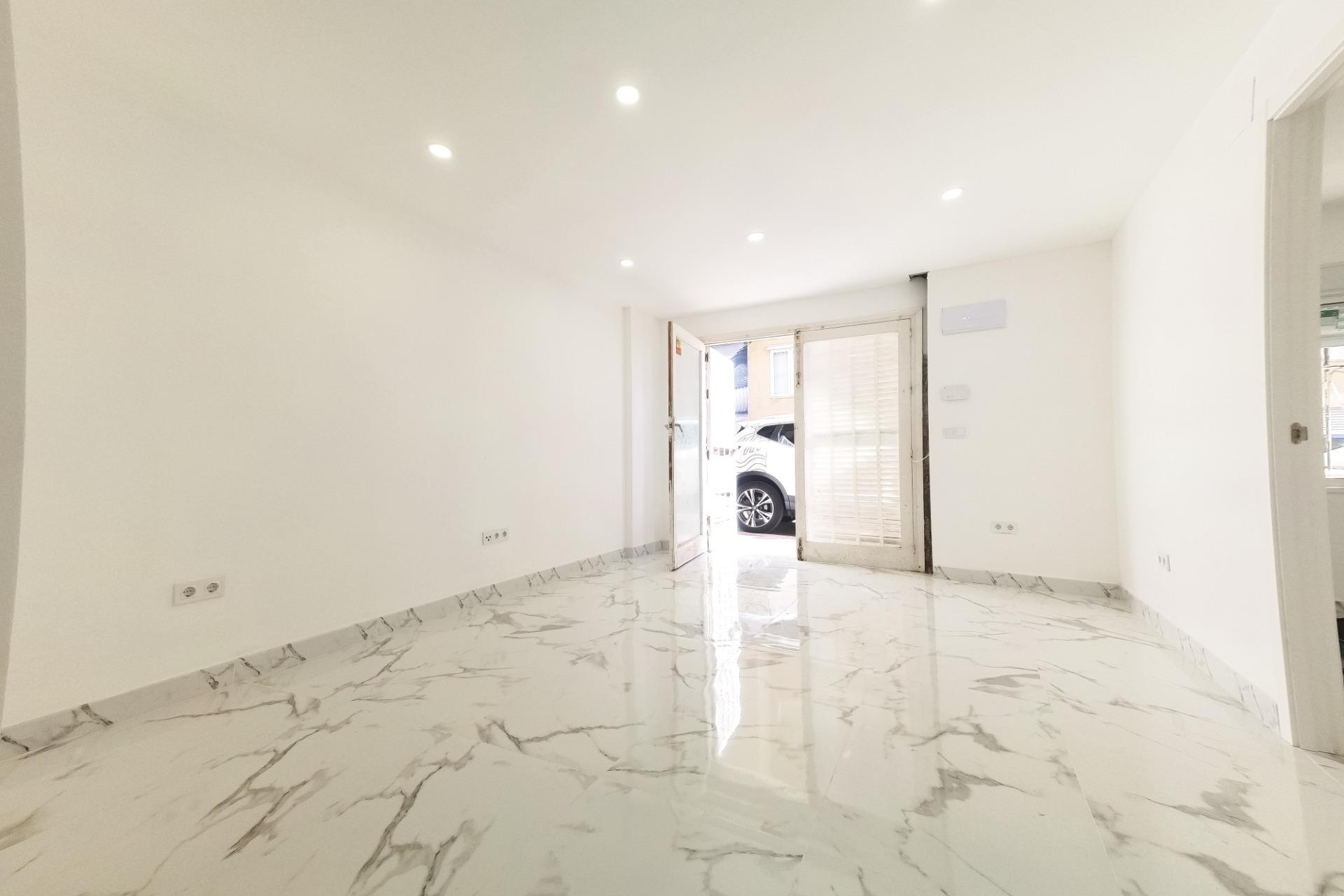 Brukt - Apartment -
Torrevieja - Playa De Los Naufragos