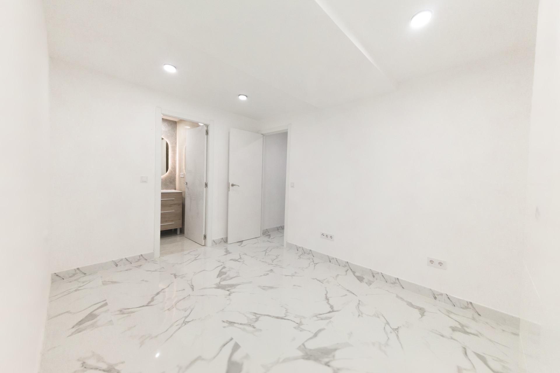 Brukt - Apartment -
Torrevieja - Playa De Los Naufragos