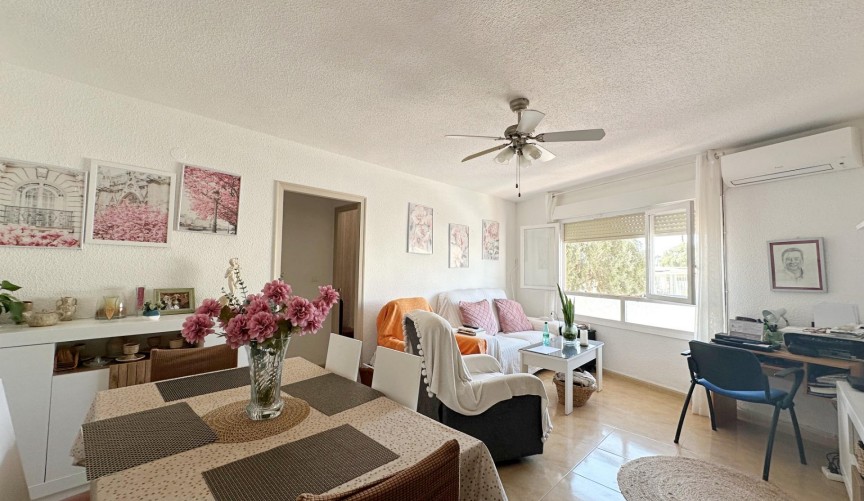Brukt - Apartment -
Torrevieja - Playa De Los Naufragos