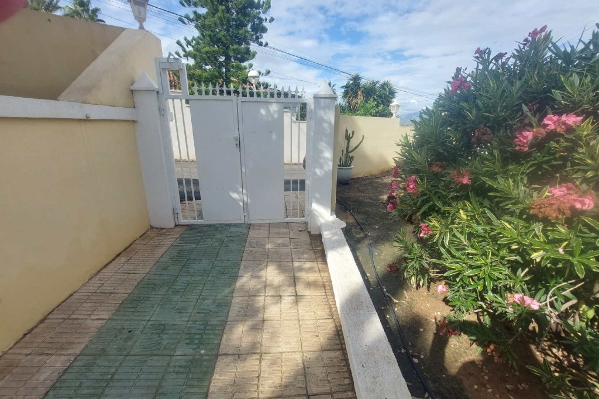 Brukt - Bungalow -
Albir - Costa Blanca