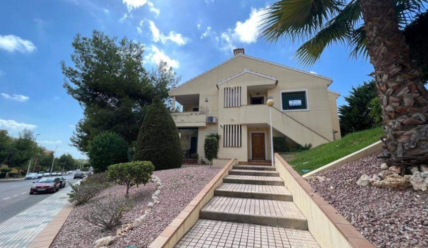 Brukt - Bungalow -
Dehesa de Campoamor - Costa Blanca