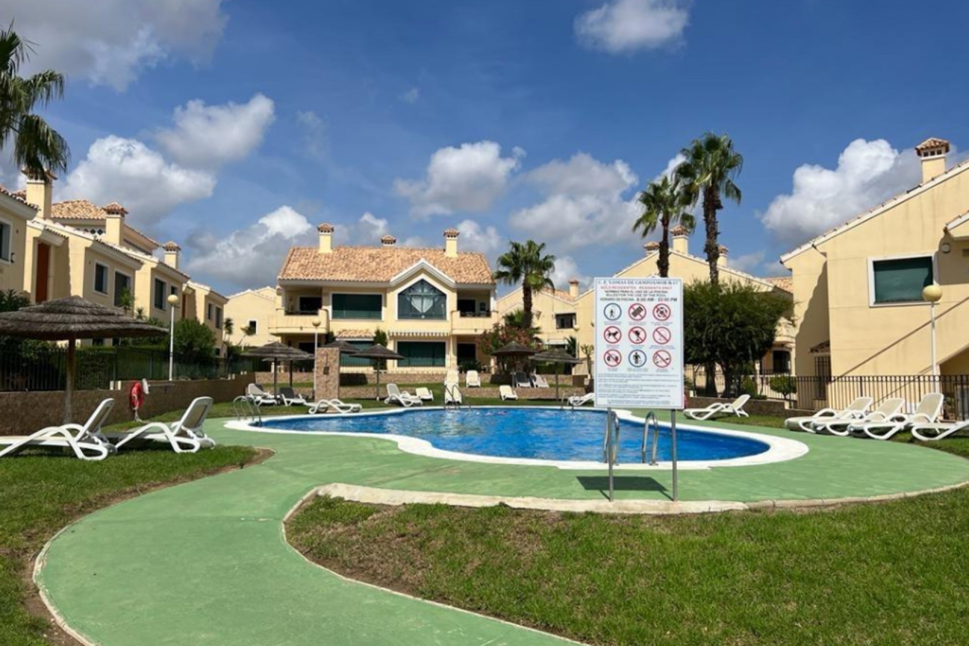 Brukt - Bungalow -
Dehesa de Campoamor - Costa Blanca