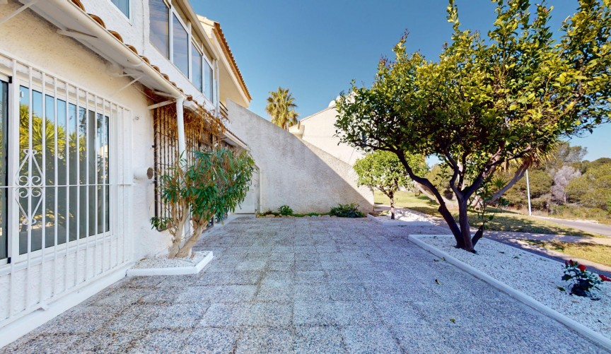 Brukt - Bungalow -
Orihuela Costa - Costa Blanca