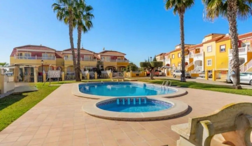 Brukt - Bungalow -
Orihuela Costa - Lomas de Cabo Roig