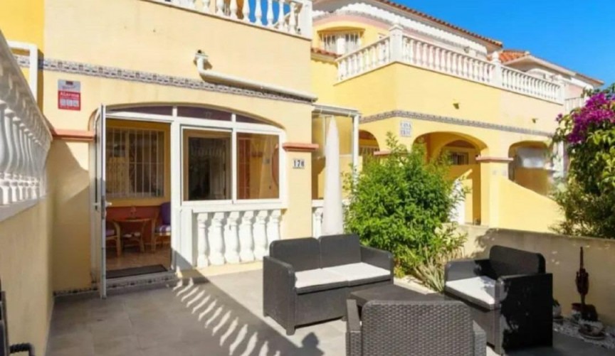 Brukt - Bungalow -
Orihuela Costa - Lomas de Cabo Roig