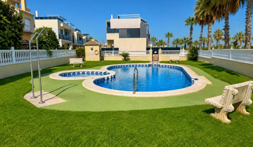 Brukt - Bungalow -
Orihuela Costa - Lomas de Cabo Roig