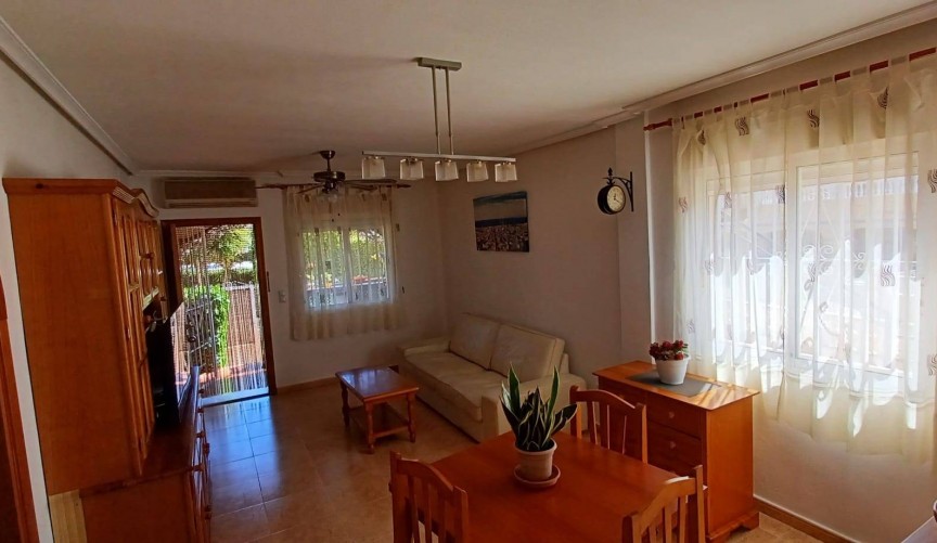 Brukt - Bungalow -
Orihuela Costa - Los Almendros-la Florida