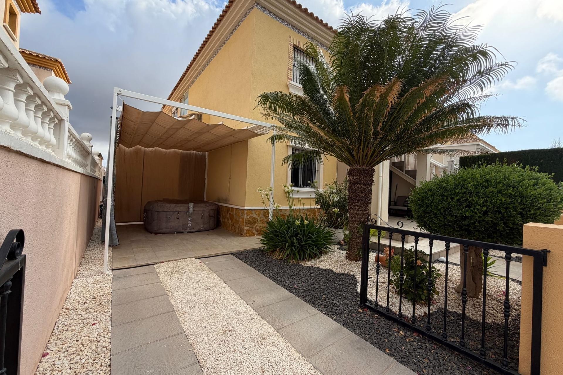 Brukt - Bungalow -
Orihuela Costa - Los Dolses