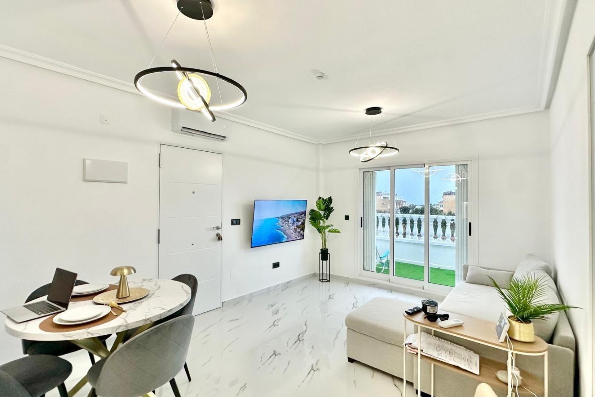 Brukt - Bungalow -
Orihuela Costa - Playa Flamenca Norte