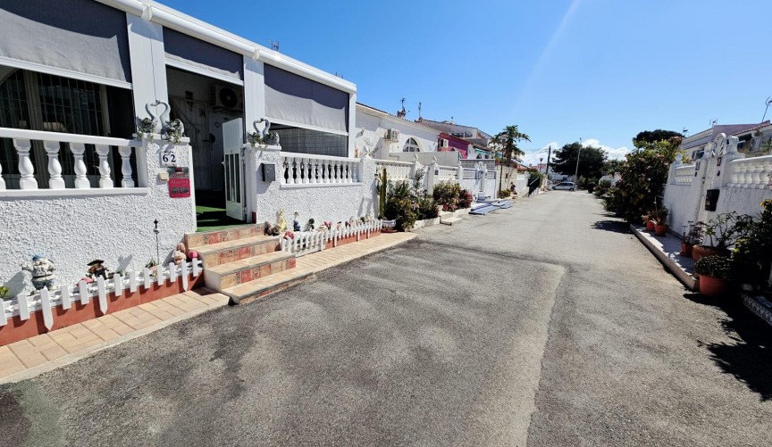 Brukt - Bungalow -
Torrevieja - La Siesta - El Salado - Torreta