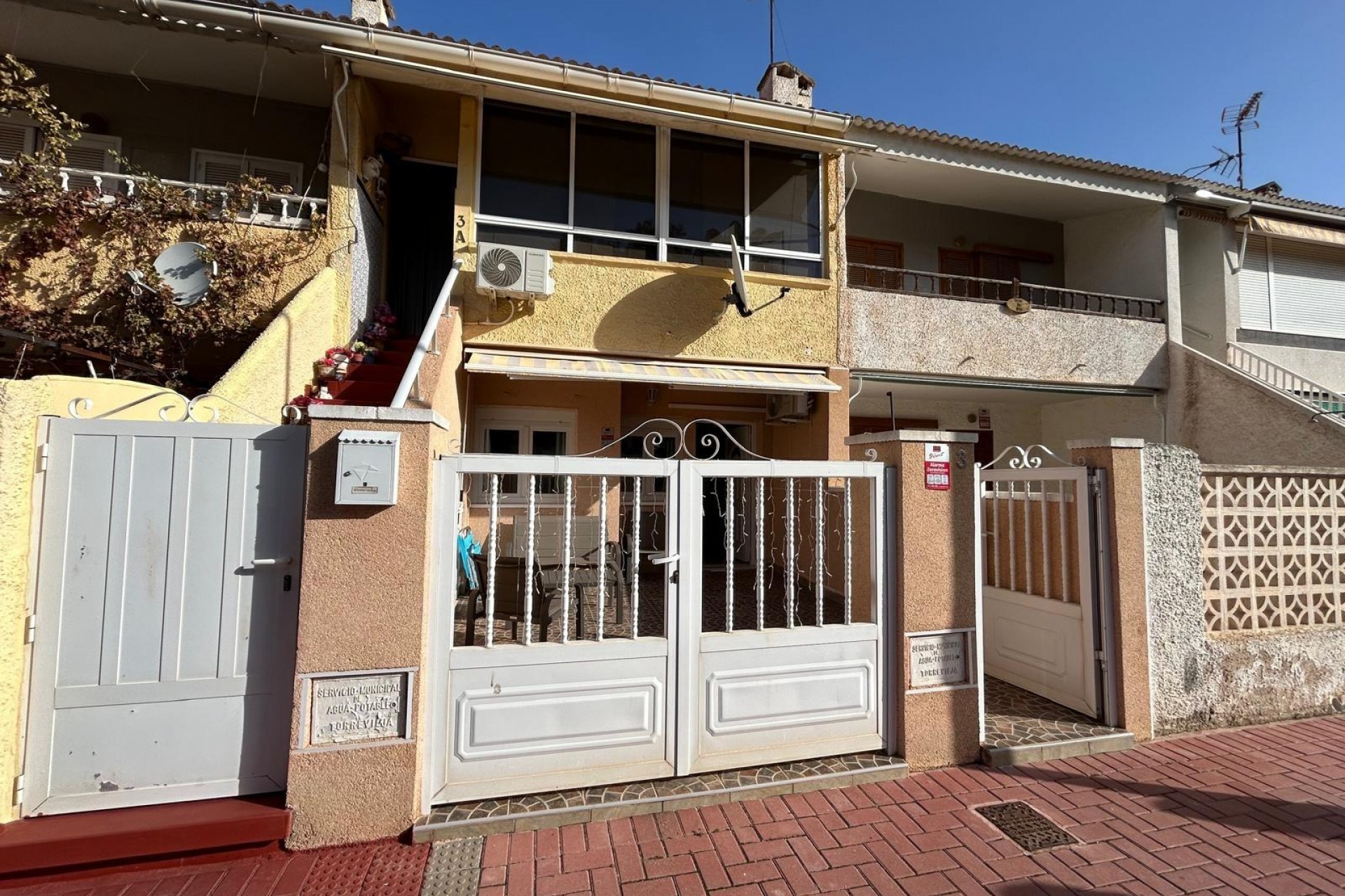 Brukt - Bungalow -
Torrevieja - Playa De Los Naufragos