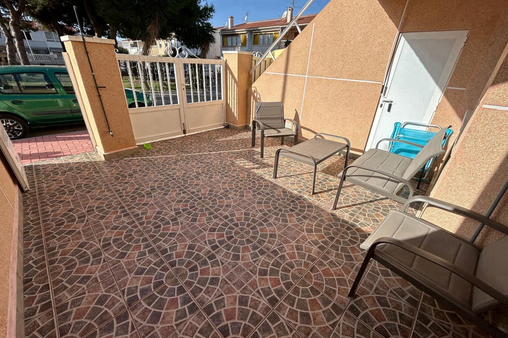 Brukt - Bungalow -
Torrevieja - Playa De Los Naufragos