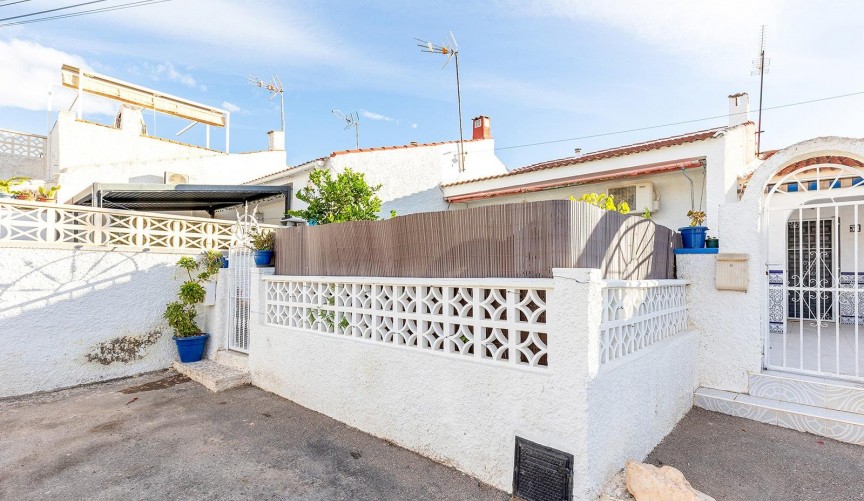 Brukt - Bungalow -
Torrevieja - Torretas