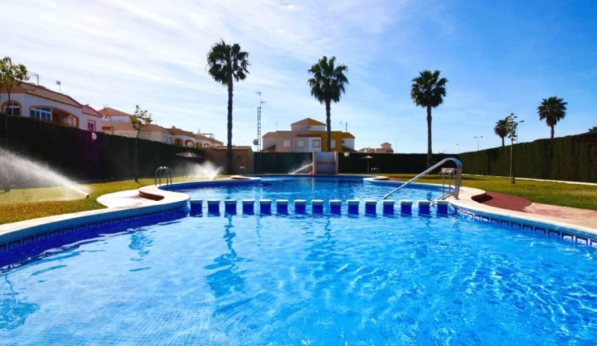 Brukt - Bungalow -
Torrevieja - Torretas