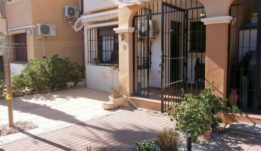 Brukt - Bungalow -
Torrevieja - Torretas