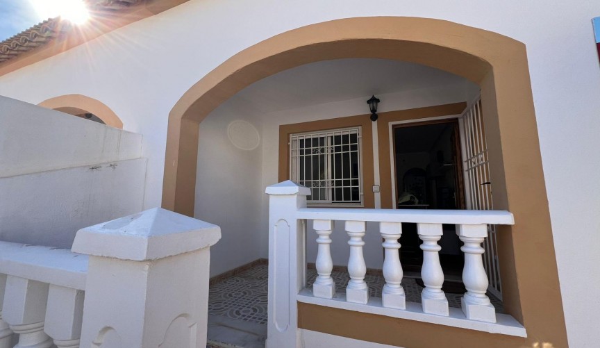 Brukt - Bungalow -
Torrevieja - Torretas