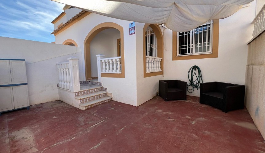 Brukt - Bungalow -
Torrevieja - Torretas