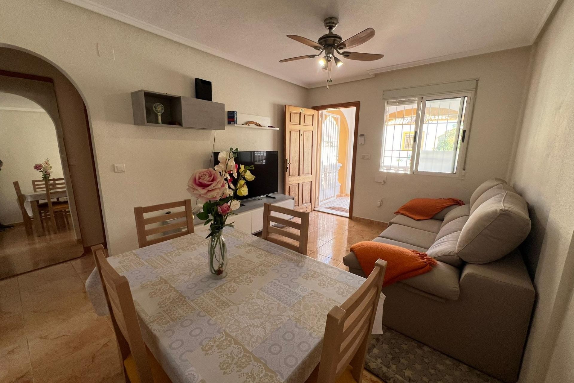 Brukt - Bungalow -
Torrevieja - Torretas