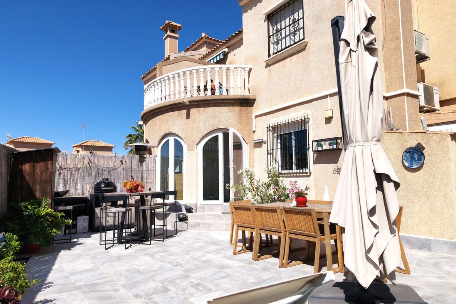 Brukt - Quad House -
El Galan - Inland