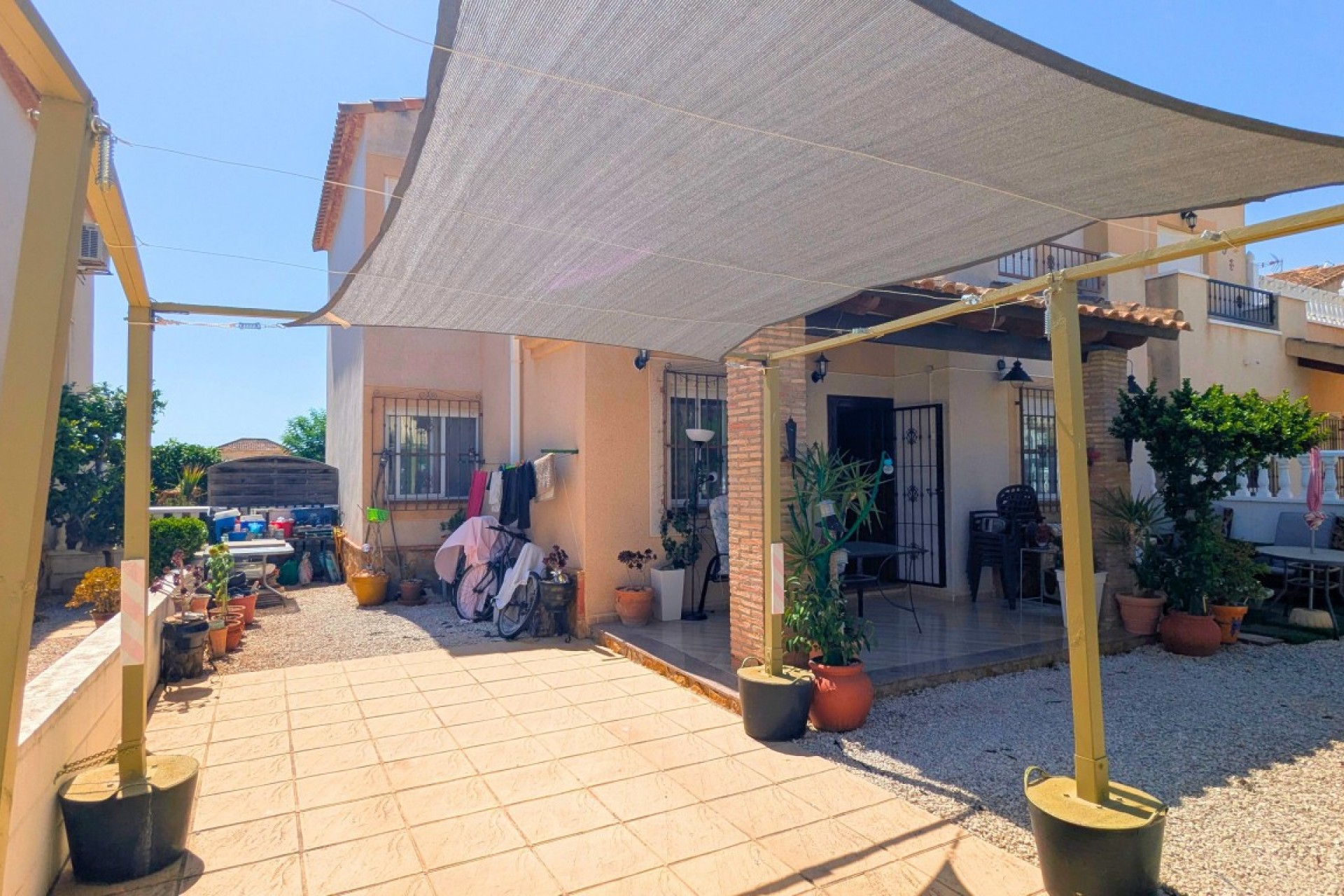 Brukt - Quad House -
Lo Crispin - Inland