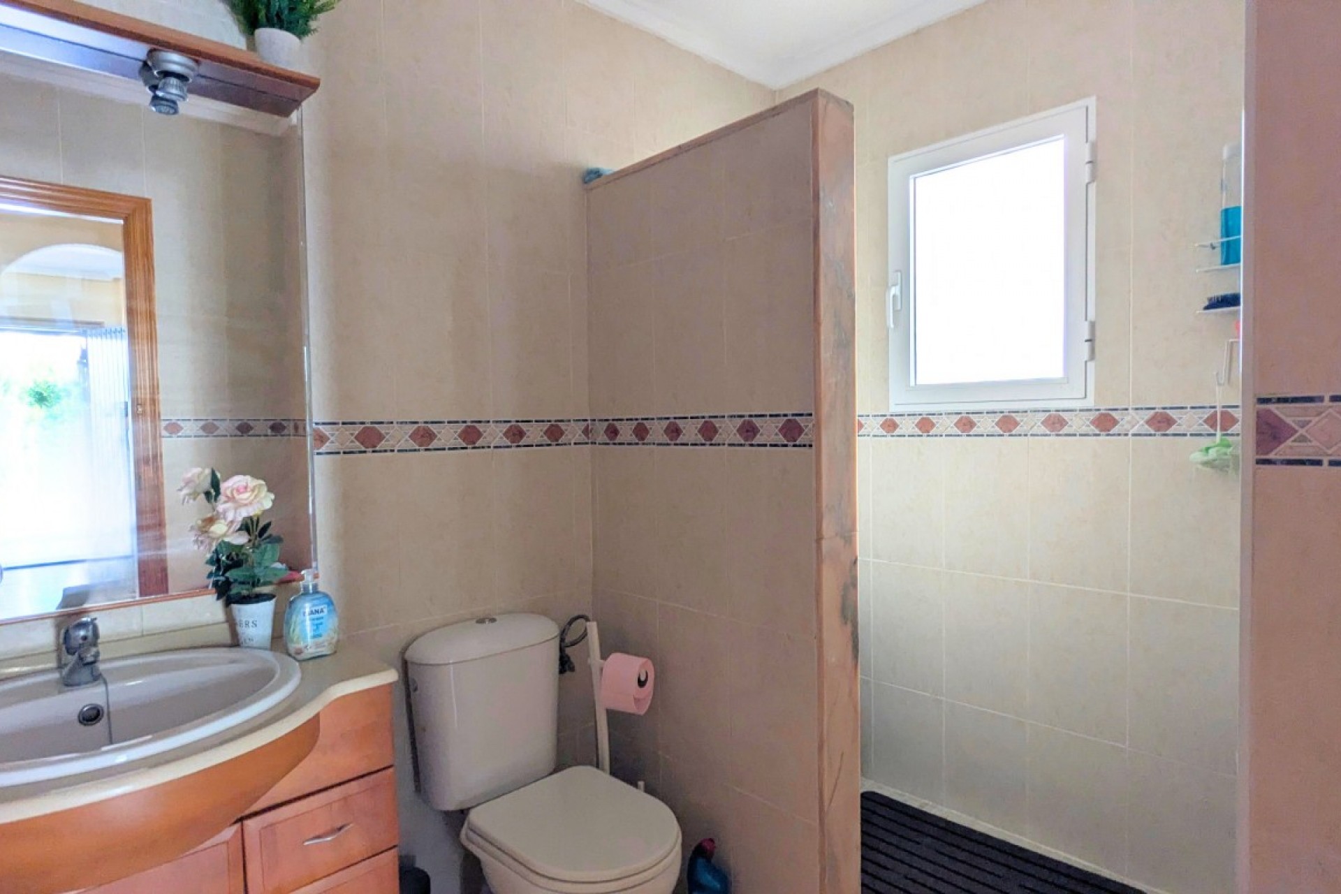 Brukt - Quad House -
Lo Crispin - Inland
