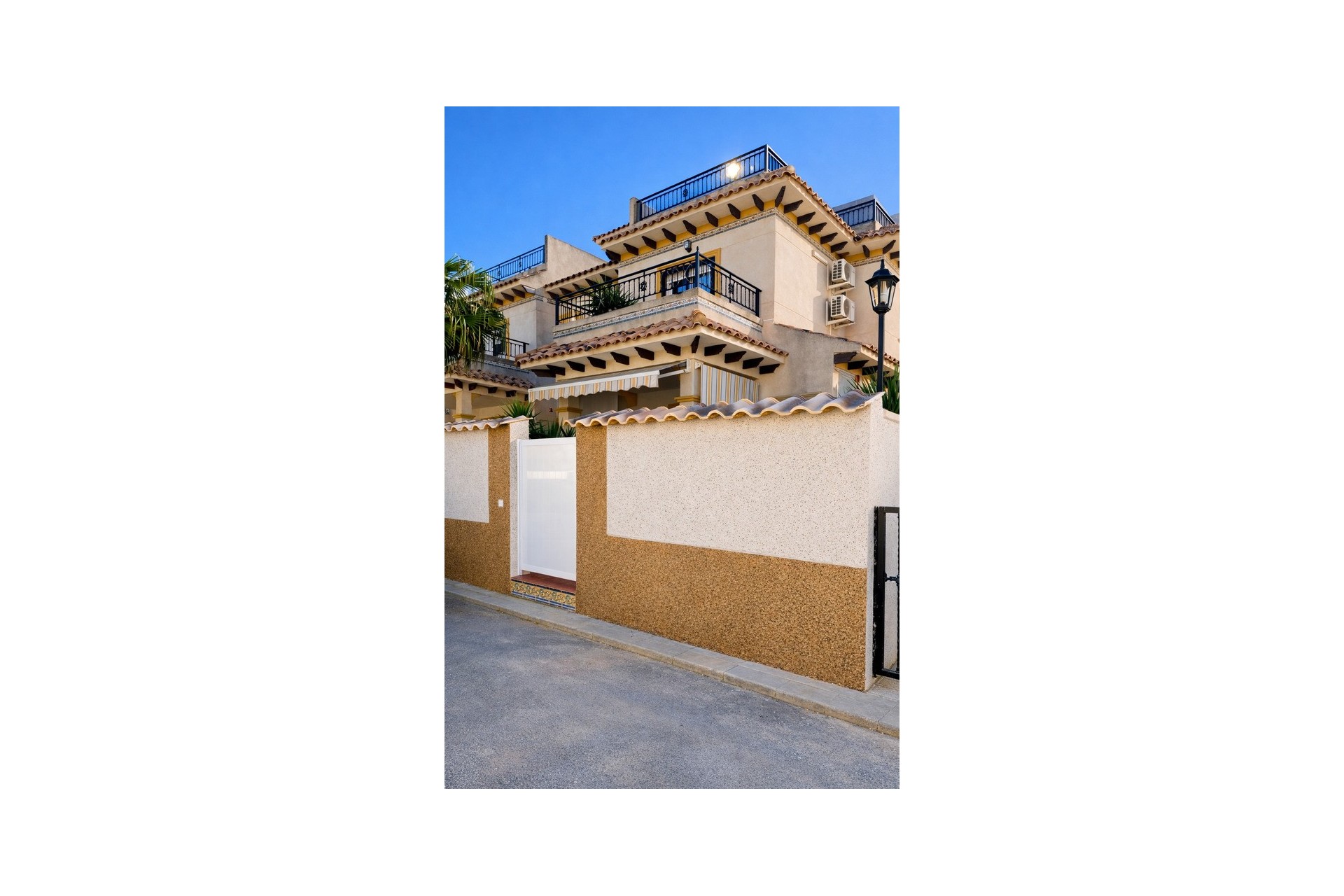 Brukt - Quad House -
Orihuela Costa - Villa's San Jose IV