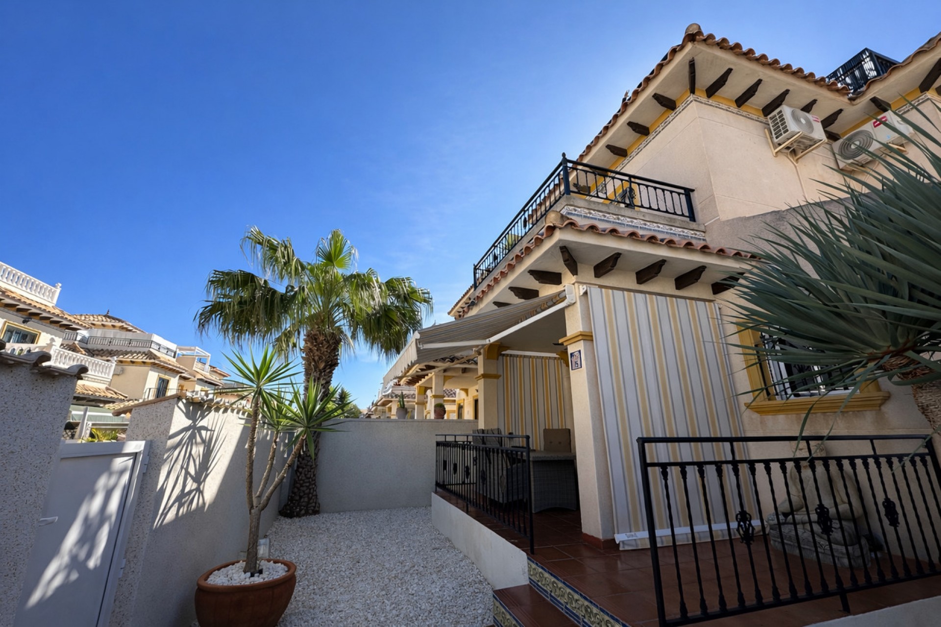 Brukt - Quad House -
Orihuela Costa - Villa's San Jose IV