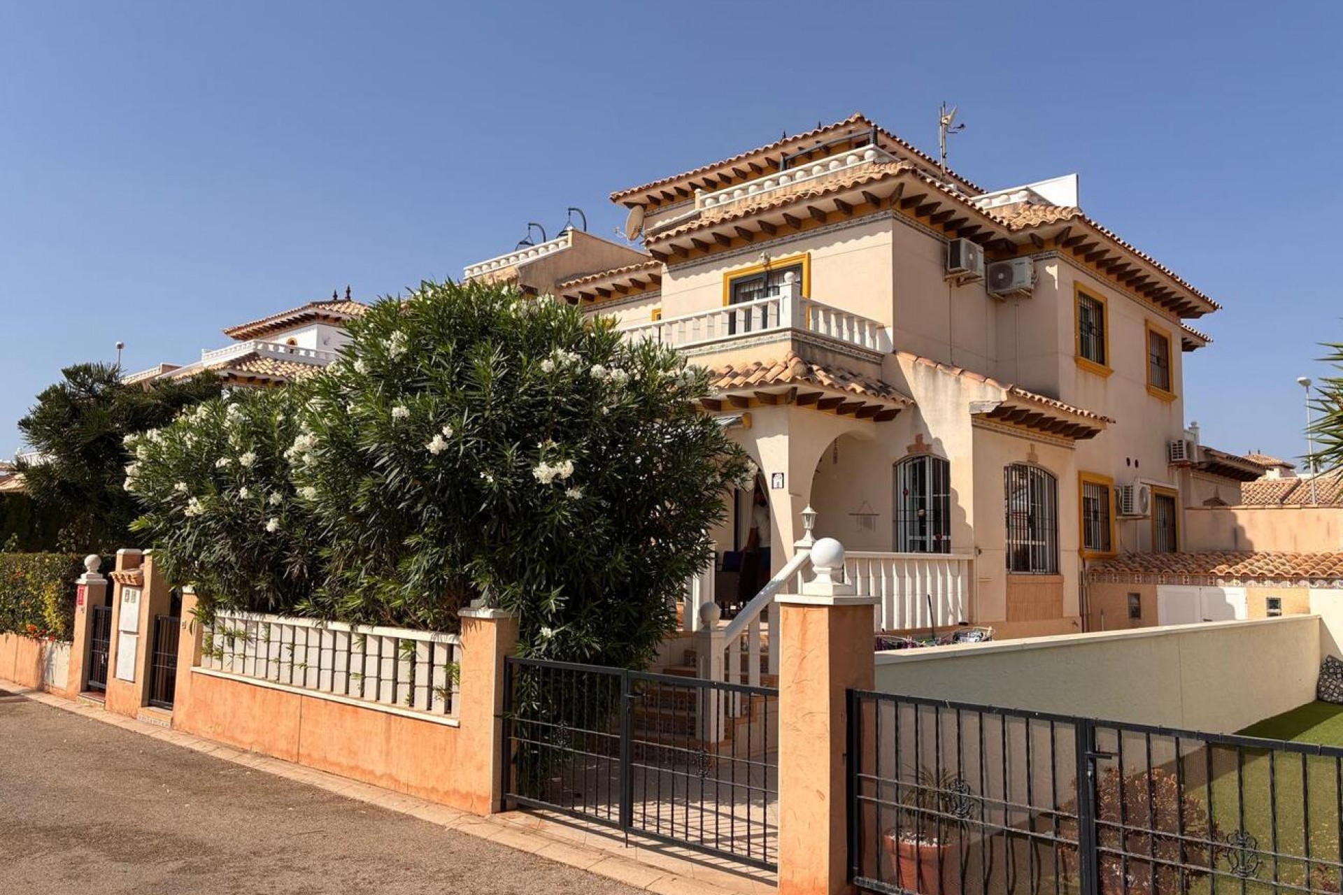 Brukt - Quad Villa -
Lomas de Caboroig - Costa Blanca