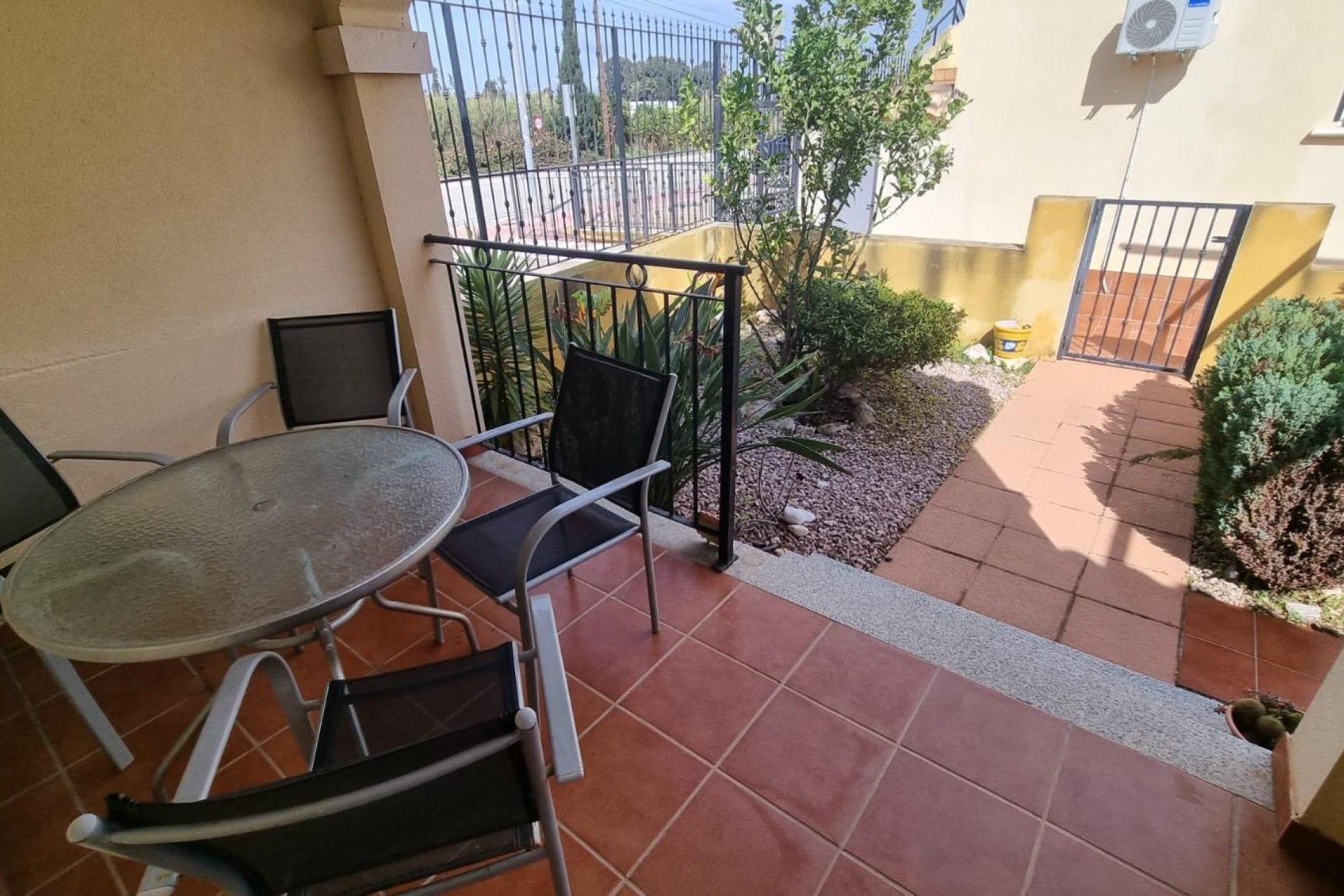 Brukt - Semi Detached -
Guardamar del Segura - Urbanizaciones