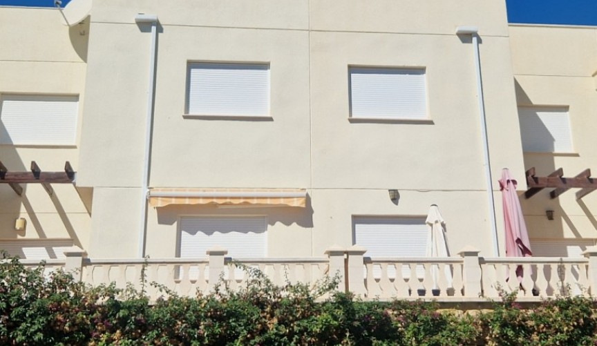 Brukt - Semi Detached -
Relleu - Inland