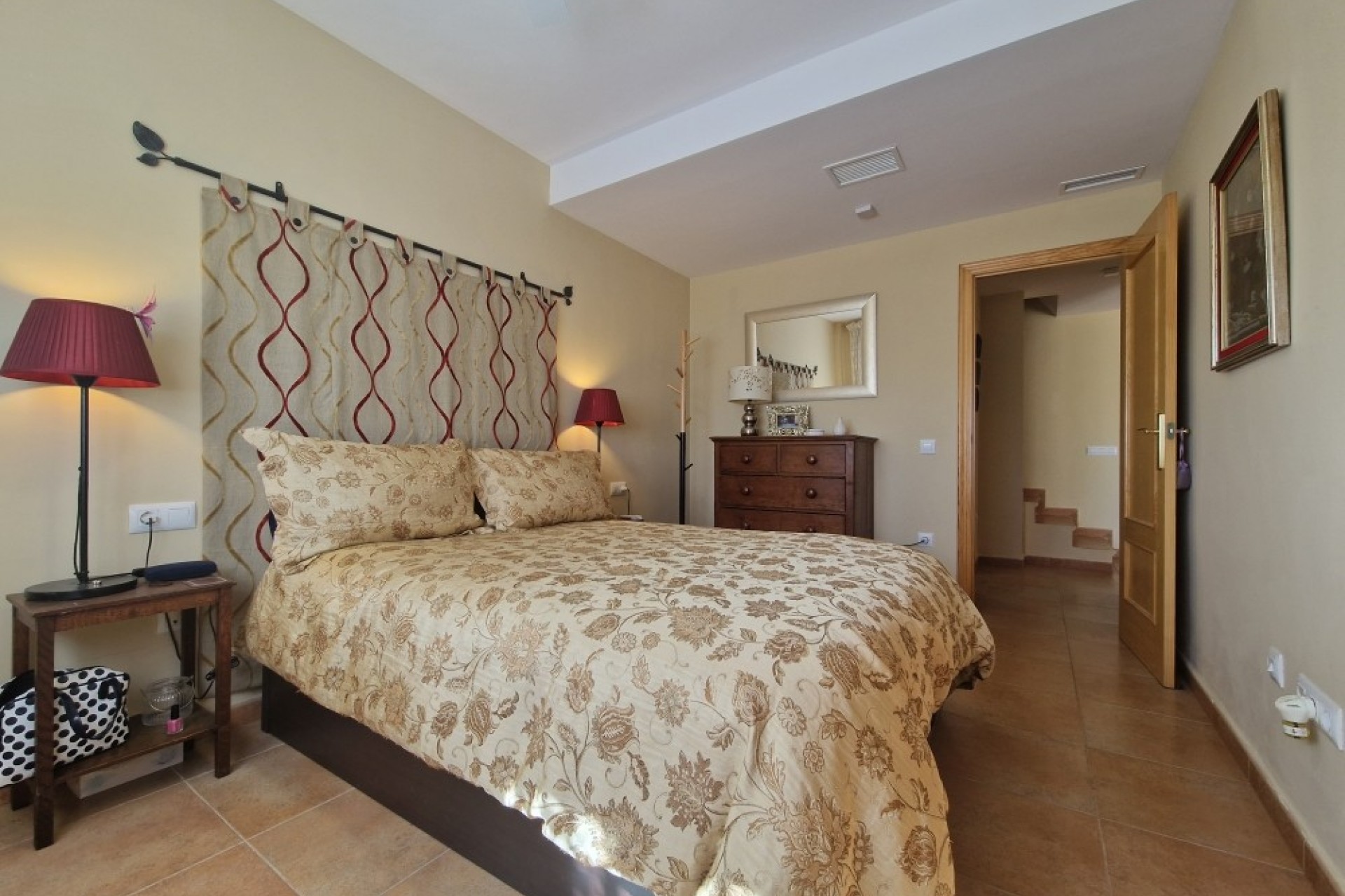 Brukt - Semi Detached -
Relleu - Inland