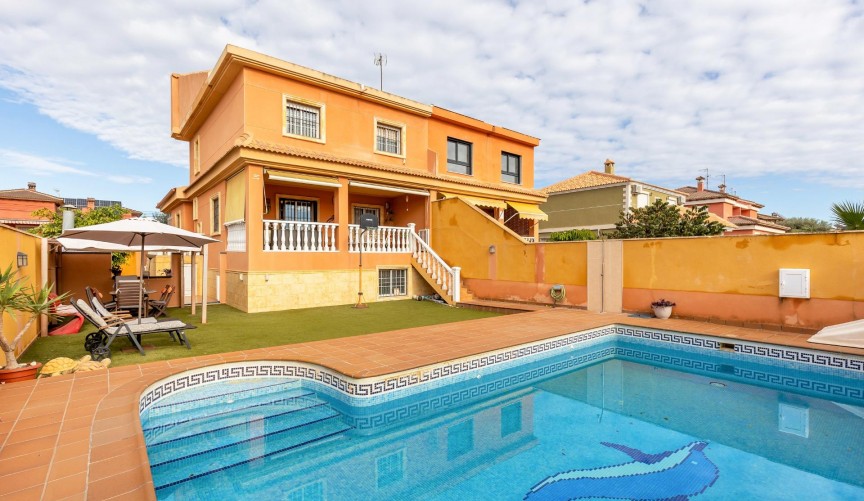 Brukt - Semi Detached -
Torrevieja - aguas nuevas