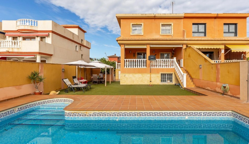 Brukt - Semi Detached -
Torrevieja - aguas nuevas