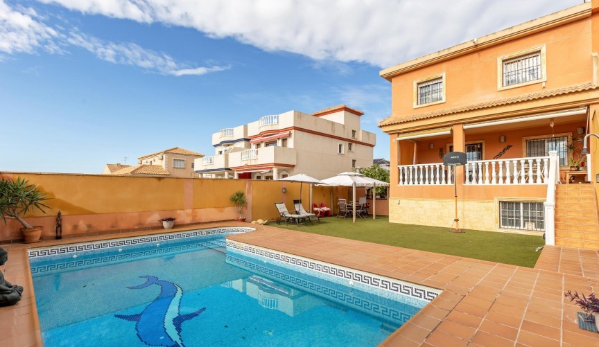 Brukt - Semi Detached -
Torrevieja - aguas nuevas