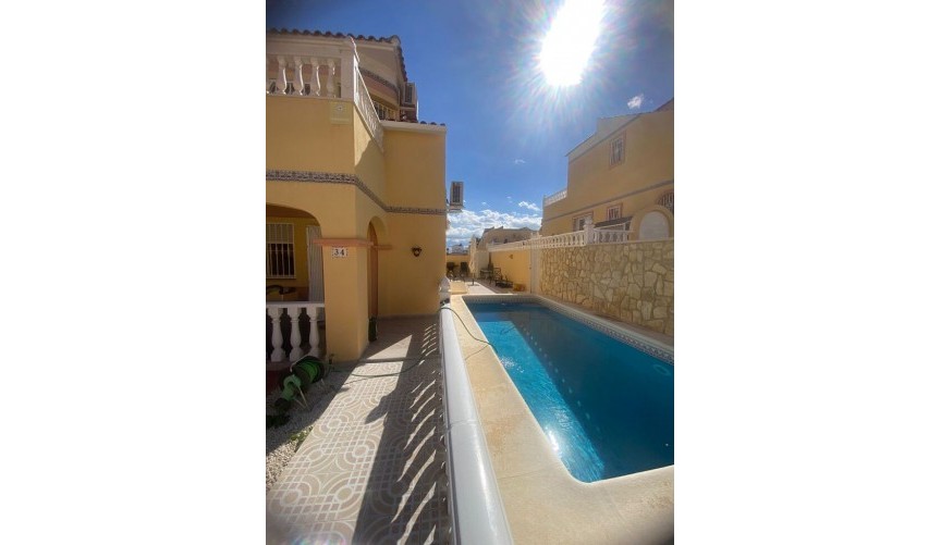 Brukt - Semi Detached -
Villamartin - Costa Blanca