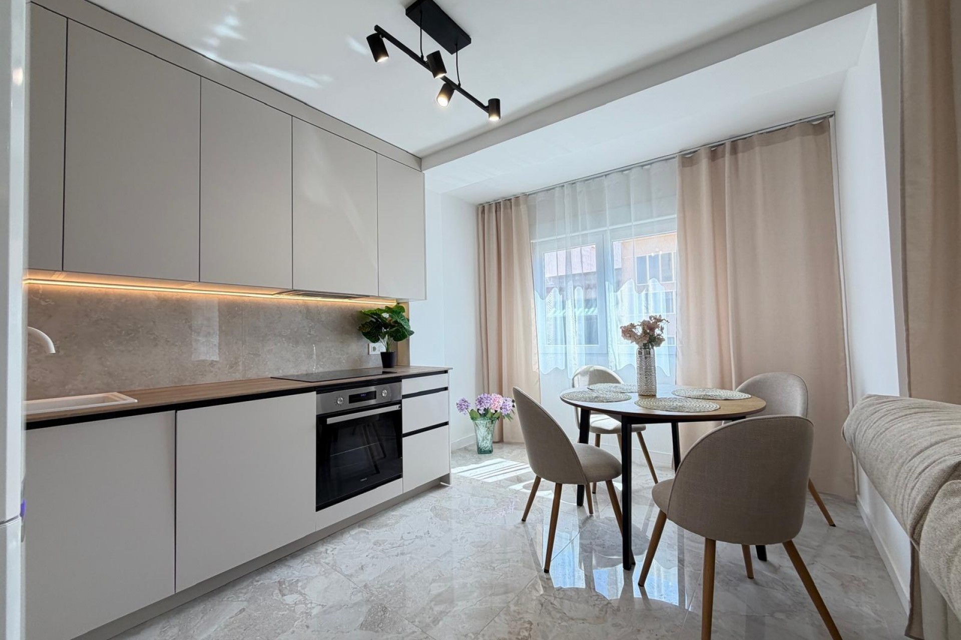 Brukt - Toppleilighet -
Torrevieja - Estacion De Autobuses