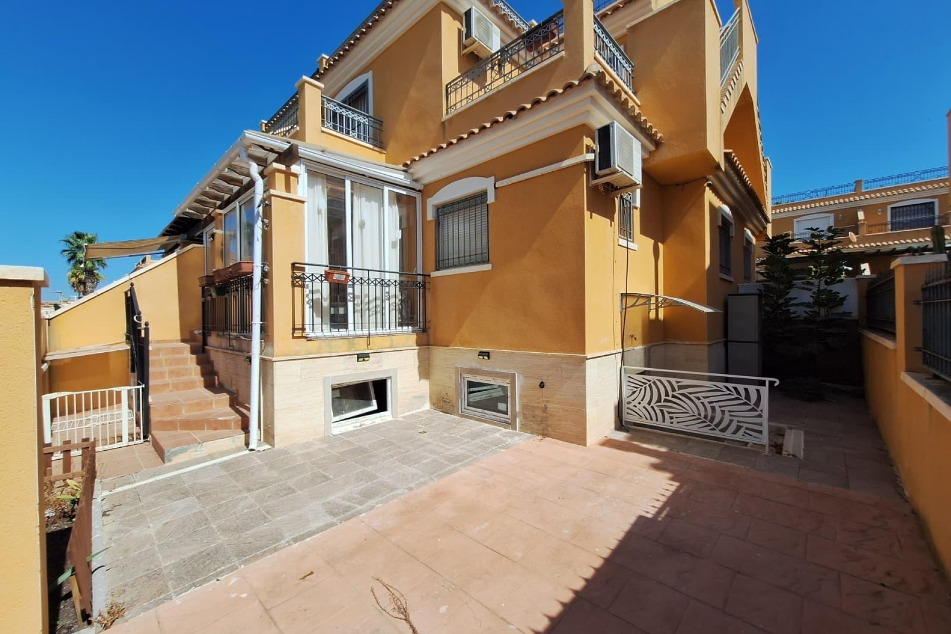 Brukt - Tosidig -
Torrevieja - aguas nuevas