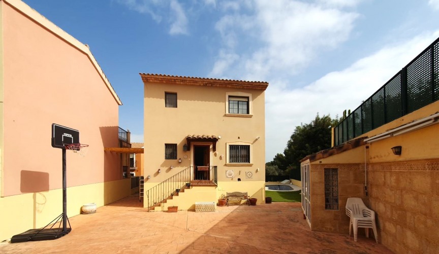 Brukt - Town House -
Alfas del Pí - Costa Blanca