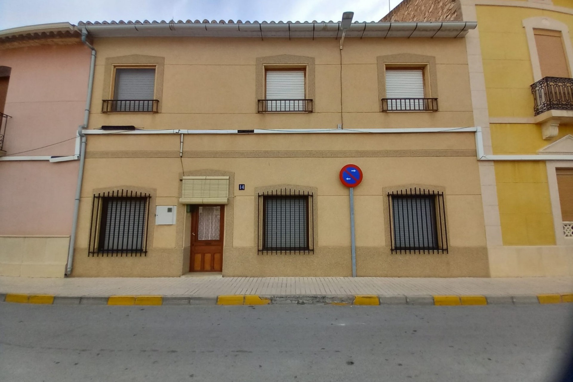 Brukt - Town House -
Algueña - Inland