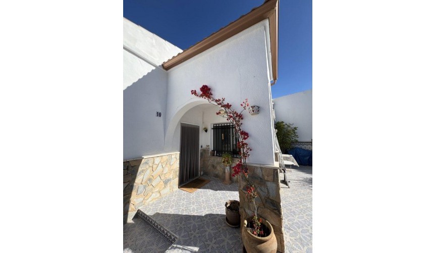 Brukt - Town House -
Algueña - Inland